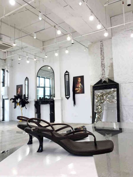 

t designer female high heel sandals flip flops fashion retro square toe height 5cm matching original packaging box, Black