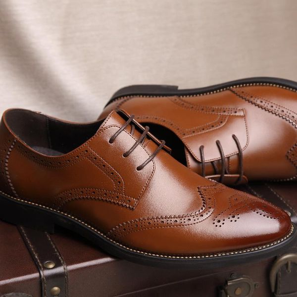 

fashion famal men leather shoes breathable oxfords round toe lace-up dress shoes outdoor male flats brogue wedding men, Black