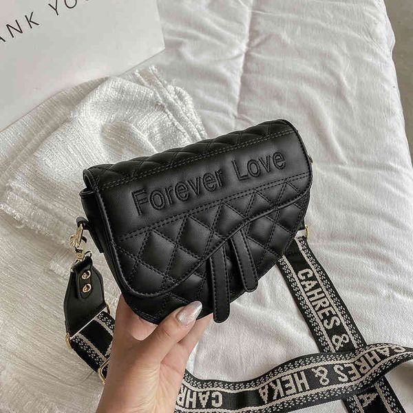 

2022 factory wholesale new saddle small bag fashion foreign style leisure wide shoulder belt single shoulder messenger bag women's mobi