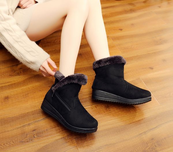 

cotton padded shoes, slippers that mom gave women to keep winter warm and wear old-fashioned non slip shoes