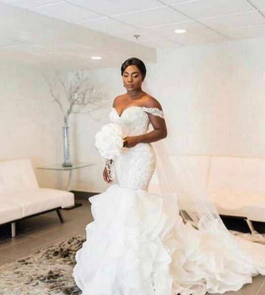 

слоистая юбка органзы русалка свадебные платья с плеча кружева боли из лифа мравничное платье 2021 великолепные халаты де мариеэ, White