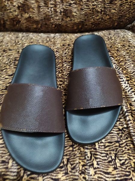 

men's and women's fashionable slippers and comfortable sandals in summer eu36-46, Black