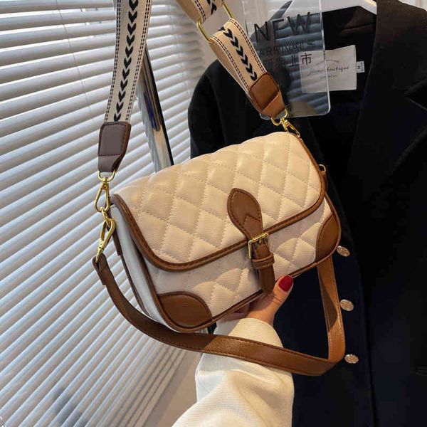 

2022 factory wholesale new wanghong lingge bag women's new trendy and foreign style, versatile, contrast color messenger small square b