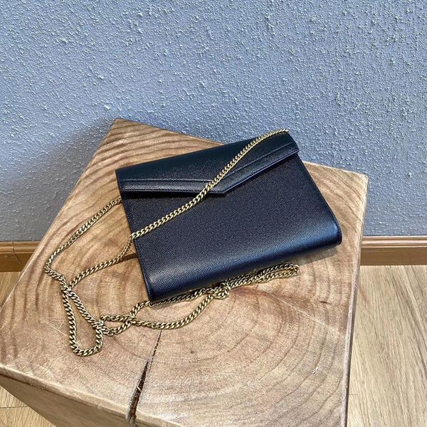 

caviar leather can be carried on the back or hand shoulder bag simple and smooth lines agile and easy 635023 it will surprise you bags