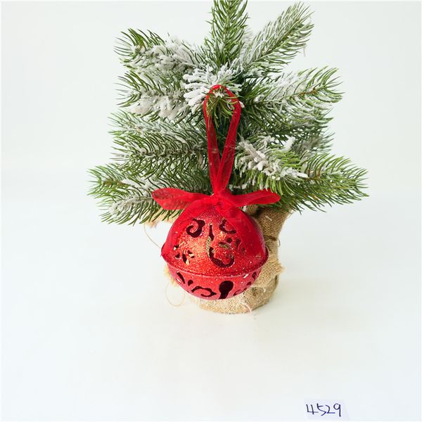 

2021 дерева колокола рождественских украшений устраивая висят красочные сцены праздничных подвесков детских подарков новыми