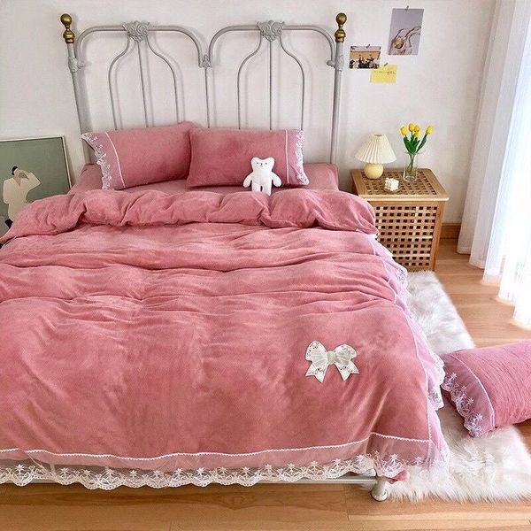 

2021 coral pink designer bedding sets warm winter  bed comforters sets lace edge luxury winter bedding fast shipping