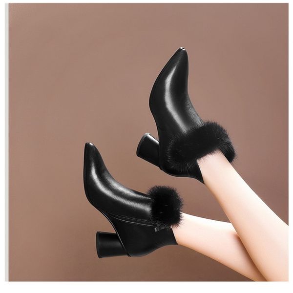 

new beautiful women boots with fur y200723, Black