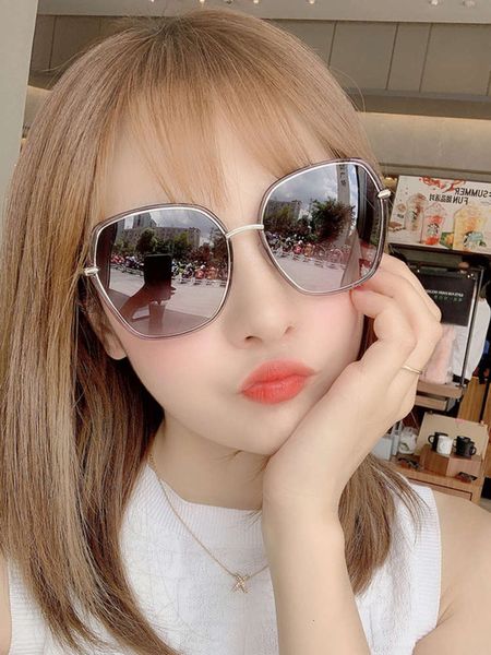 

2020 new in women's sunglasses, White;black