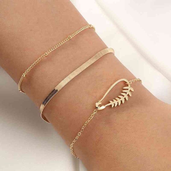 

2022 new fashion multi-element butterfly pendant five-pointed star tassel moon bracelet punk style three-layer women's jewelry, Golden;silver