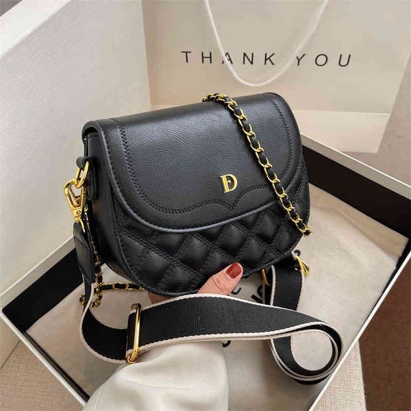 

2022 factory outlet explosion bbao2022 women's single shoulder messenger rhombic lattice chain bag fashionable fashionable, light and d