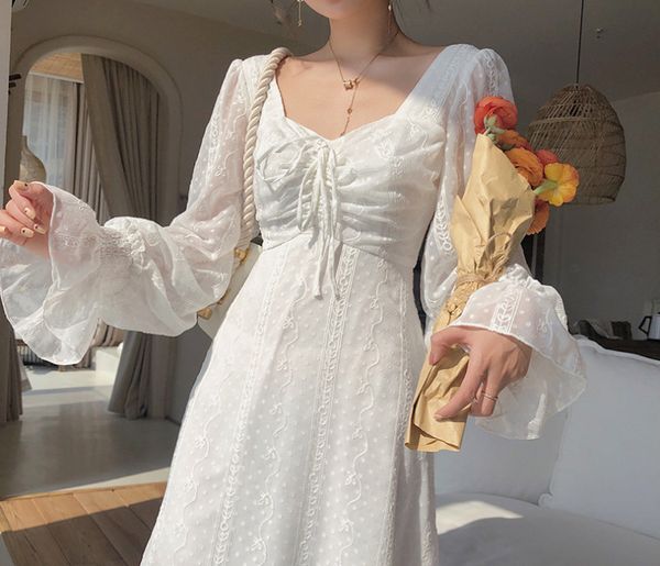 

french retro flared sleeves, square collar, drawstring waist, thin, long sleeves, inner dress, female spring and autumn temperament lace ski, Black