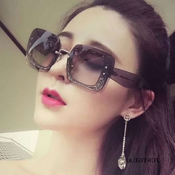 

big box, square, sparkling lens, miu sunglasses, girl 2019 new tiktok, red jitter, super sun, big face, thin, White;black