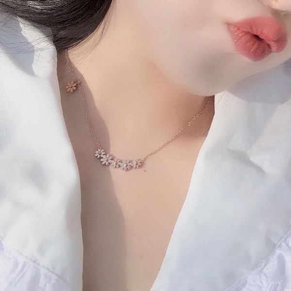 

small daisy necklacefemaledesign sensetitaniumsteel neck chain fashion cool wind new simple temperament versatile clavicle chain, Golden;silver