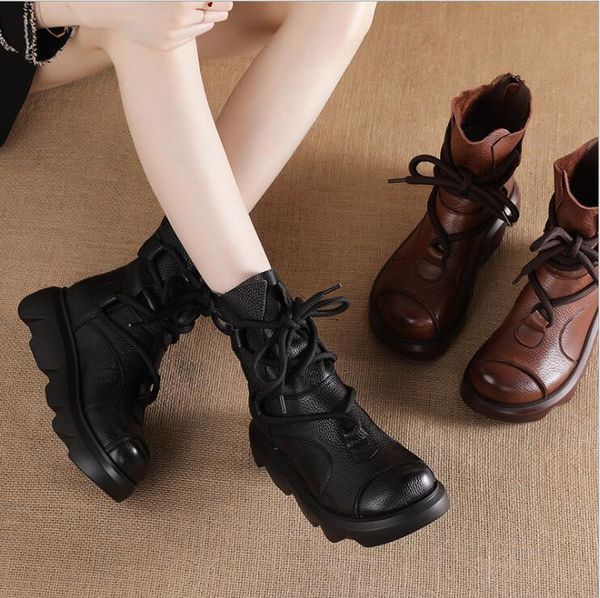 

2020 autumn and winter new retro literary sponge cake big tooth thick bottom round head mother shoes leather handmade short boots single boo, Black