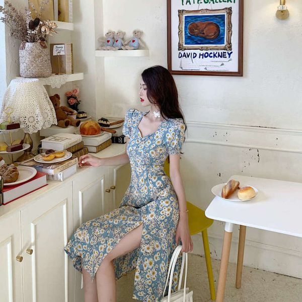 

summer new oil painting temperament 2020 low breast small daisy bubble sleeve dress, Black;gray