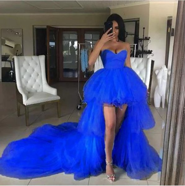2022 Royal Azul Alta Baixa Vestidos de Prom Sweetheart Ruffles Tiered Tule Frente Curto Longa Voltar Especial Ocasiões Vestido de Partido Meninas Gravuras Gravuras Noite Vestidos