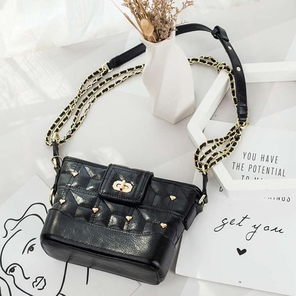 

luxurys designers 2021 new voice, red tiktok, south style, roaming bag, hardware, single shoulder, cross bucket, bag girl