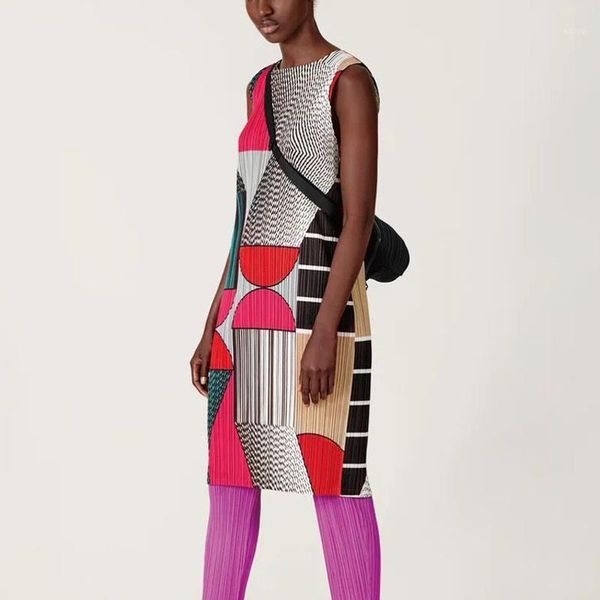 

summer new geometric print vest dress miyak fold fashion round neck slim long sleeveless bottoming dress one step tied1, Black;gray