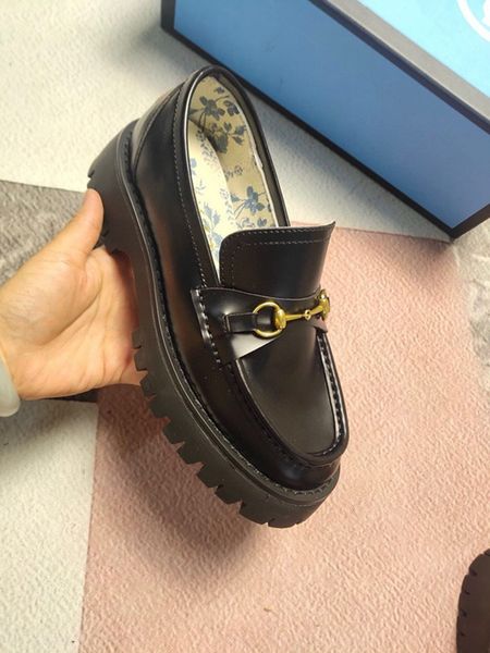 

2021 design flat soled casual shoes authentic cowhide metal buckle ladies shoes leather women lazy shoes, Black;red