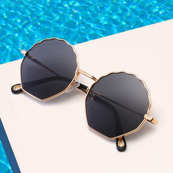 

classic flower wave lens sunglasses 2020 female fashion sun flower men and women metal petal sun glasses uv400, White;black