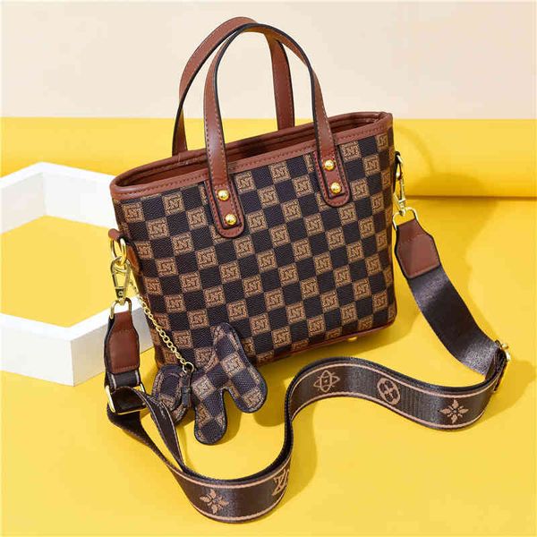 

2022 factory wholesale new bag girl autumn and winter simple texture design plaid handbag leisure fashion bag