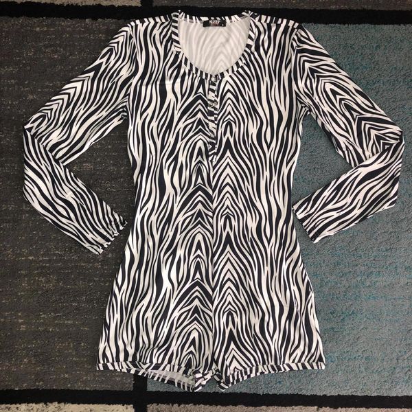 

2020 womens the butt flap bodysuit long sleeve bodycon print leotard short pants sleepwear fashion button romper women jumpsuit, Black;white