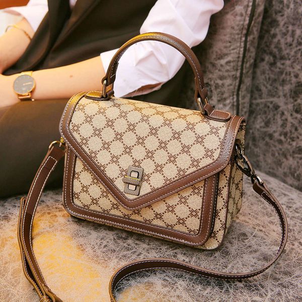 

luxurys designers wanghong same 2021 new fashion autumn and winter small women's messenger bag