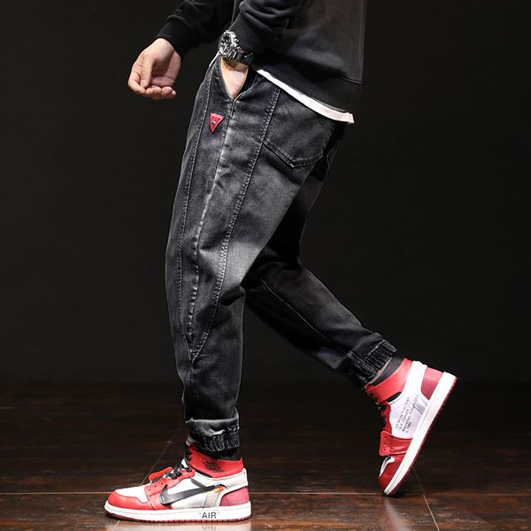 

2021 new moda streetwear brim dos homens solto ajuste emendado designer denim de carga estilo japons hip jeans wkyg, Blue