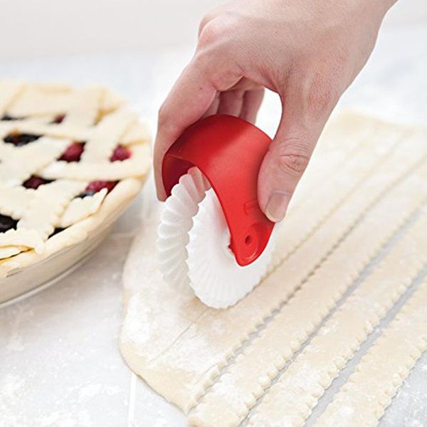 

pastry cutter rolling wheel decorator ensure smooth cutting diy rust proof manual noodle cutter knife for kitchen drop shipping wmtuch