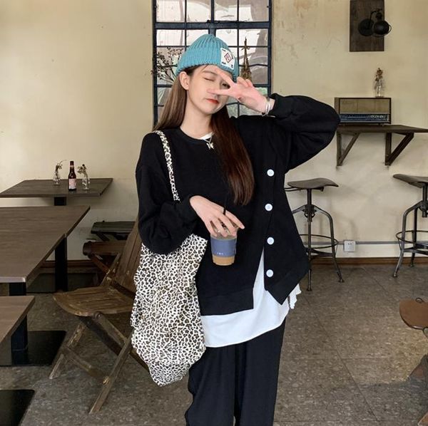 

women's loose buttoned sweatershirt, Black