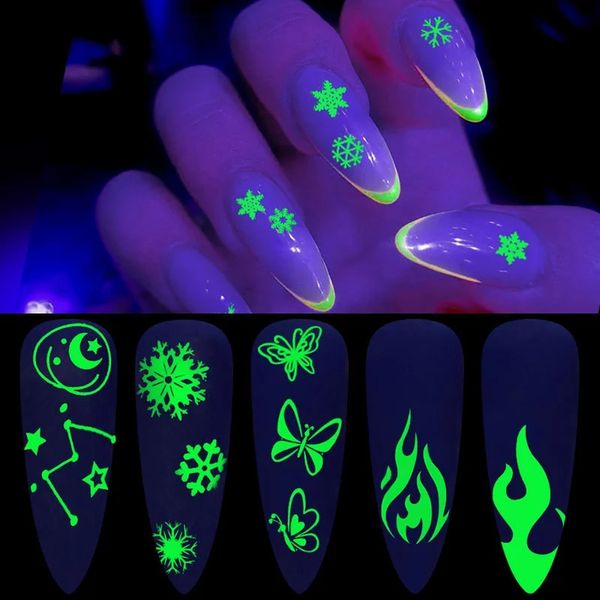 Leuchtende Nagelaufkleber mit verschiedenen Mustern, Schnee/Schmetterling, gruselige Halloween-Party, Weihnachtsaufkleber, festliche Nagelkunstaufkleber