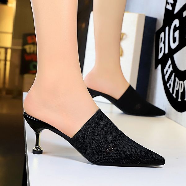 

2021 new summer-style retro-closed-toed foot women's heels pointed to hollow wool slippers 2zg4, Black