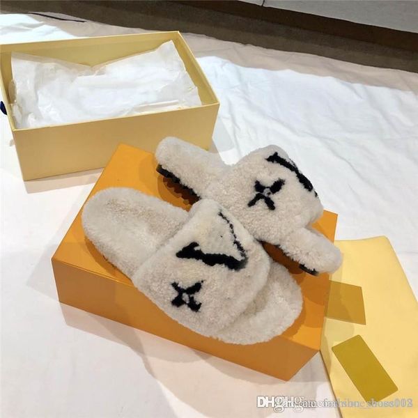 

ladies new woolen slipper fur one piece lamb wool warm and comfortable wear resistant rubber flat slippers with complete packaging, Black