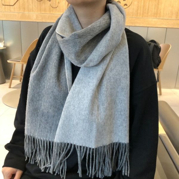 

2020 new fashion designer scarf is designed for men and women with luxurious cashmere. the complete set of high-quality packaging 200*35cm, Blue;gray