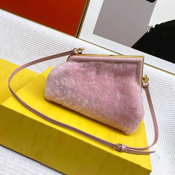 

bag showecomfort01 2022brand womens cross-body cony hair bag fashion designers irregular shape bags with metal totes cosmetic container keep