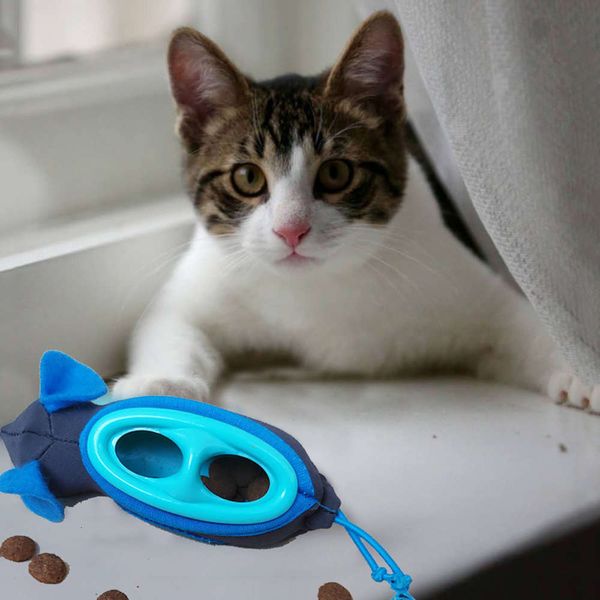 

pet cat feeds catch toy puppet mouse leaks food