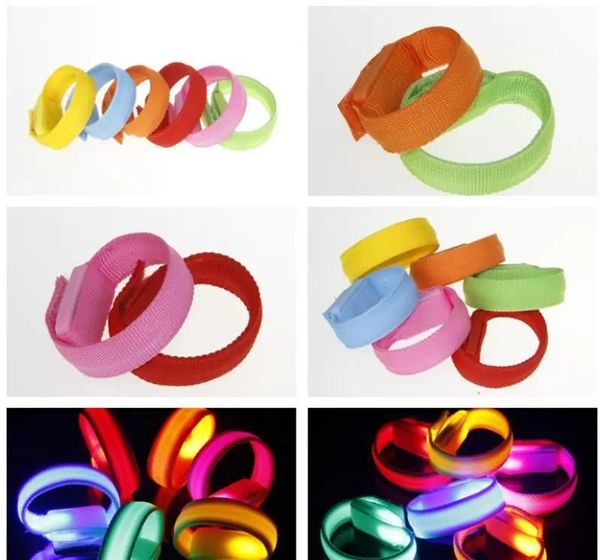 Braccialetti LED Lampeggiante Cinturino da Polso per Evento Festa Concerti Bar Decorazione Luci Luminose per Biciclette da Corsa