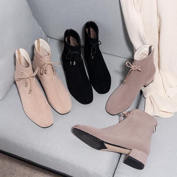 

boots short are a pair of in the autumn/winter 2021 model1, Black