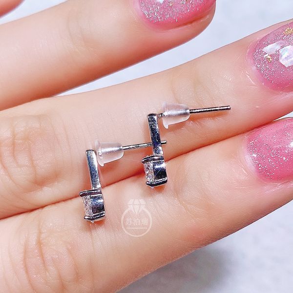 

new arrival total 1ct real moissanite earring simple fashion style stud earrings 925 silver for women gift fashion design