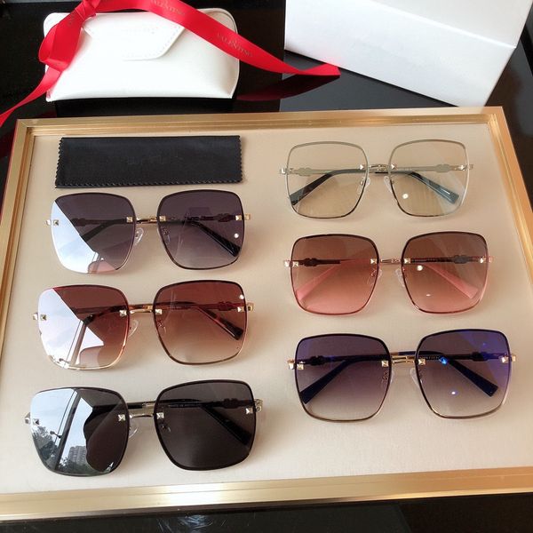 

2021 new european and american identical sunglasses rivet style box sunglasses fashion glasses va4072 size 61*15-140
