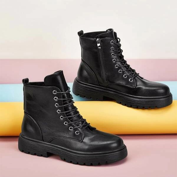 

women's martin 2021 ended up wearing black boots with a leather sock, mrs. motocycle's boots. c99w