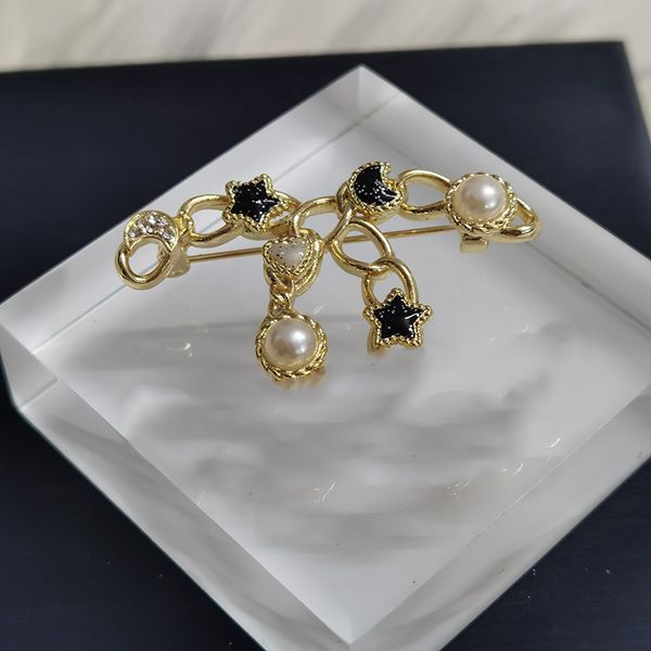 

women's designer brooch classic letter logo brand pearl inlaid diamond brooch valentine's day gift l-c2, Gray