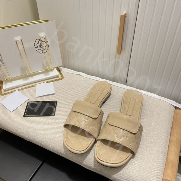 Lüks Tasarımcı Kadın Terlik Geniş Kenar Siyah Orijinal Deri Flip-Flops Splint Plaj Ayakkabıları Çıplak Yaz Kutu Boyutlu Hoş Geniş Düz Lady Sandal 35-40