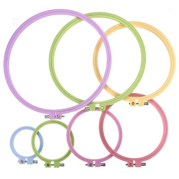 Strumenti di nozioni di cucito Cerchio da ricamo multicolore regolabile Cerchio in plastica a punto croce Anello Cerchio Kit Telaio Artigianato Donna Colore casuale1