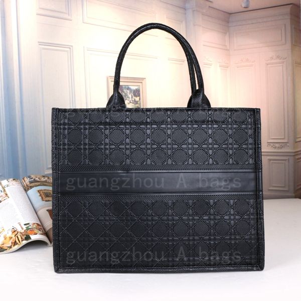 

embossment pattern restoring ancient ways style famous large capacity simple under the arm bag hand shopping bag yy1006-85