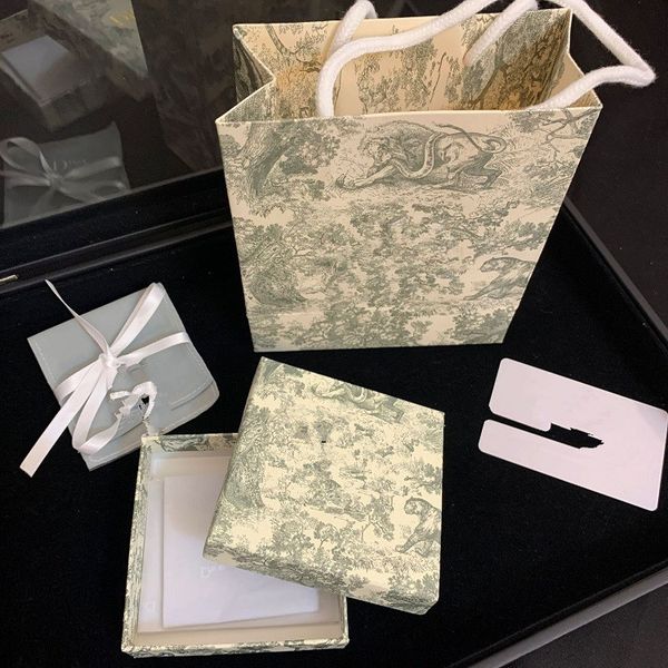 

dfamily2020newletterearringsfemaledijiainternetcelebritysmallexaggerations925silverneedleearrings, Golden