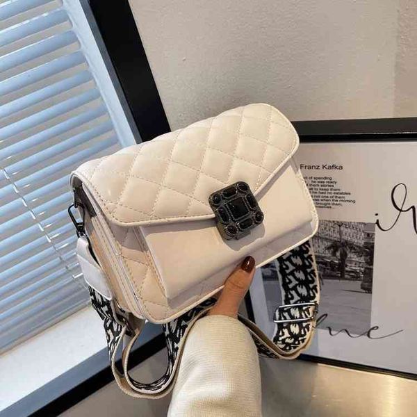 

2022 factory wholesale new spring new women's fashion shoulder bag simple messenger bag small square solid pu