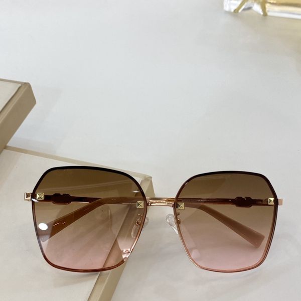 

2021 new european and american sunglasses for men and women, square glasses, rivet decoration, fashion temperament, size 61*15*140