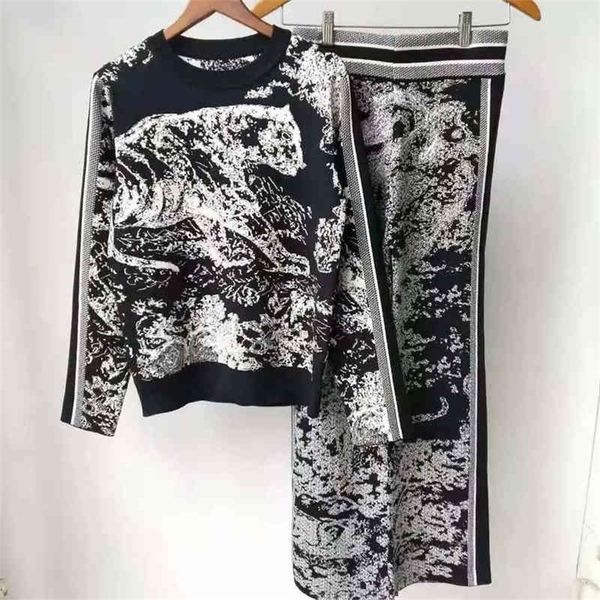

[high version leisure suit]korean jungle animal sketch pattern color blocking jacquard knitted long sleeve suit, Gray