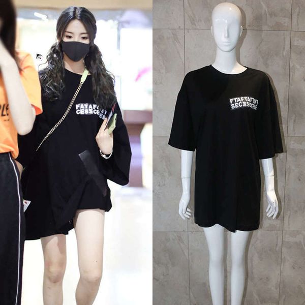 

airport 2019 chaoyue new same yang black collage letter t-shirt for women loose bf style asymmetric medium length top, Black;gray